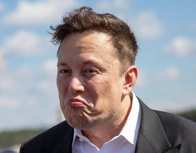 Adesso Elon Musk e il fondatore di ChatGPT invocano “cautela” con l’intelligenza artificiale