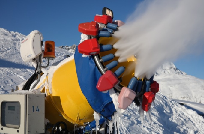 Sui monti non c’è più nemmeno l’acqua per sparare la neve artificiale