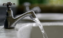Usa l'acqua del rubinetto per i lavaggi nasali e muore per l'ameba mangia-cervello