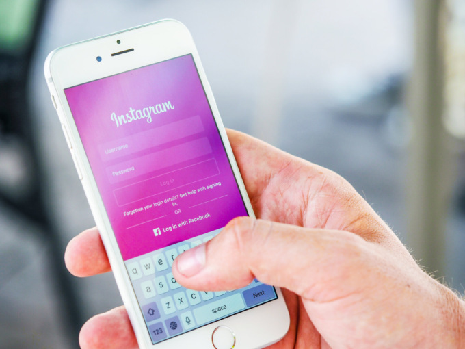Via la musica da Instagram e Facebook: cosa succede ai post e ai profili social