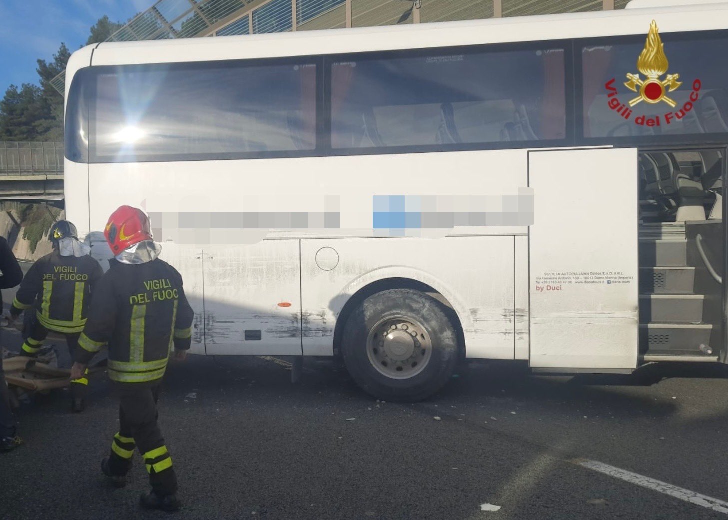 autobus-contro-muro-piertra-ligure-a10-incidente-scuola-studenti-bambini_02