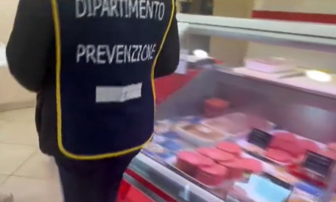 Mangiano carne di cinghiale infetta: in dieci finiscono in ospedale con la trichinosi