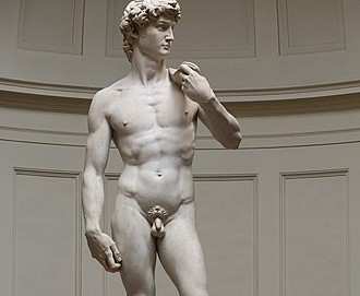 Il David di Michelangelo è “porno”, preside licenziata e Firenze insorge. Il sindaco le dà un premio