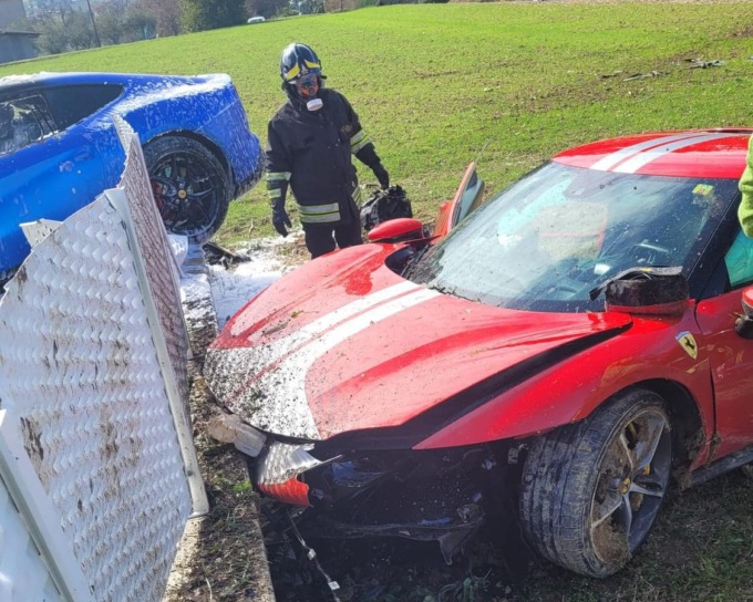 Quanto hanno preso di multa i “piloti” delle Ferrari volate contro una villetta