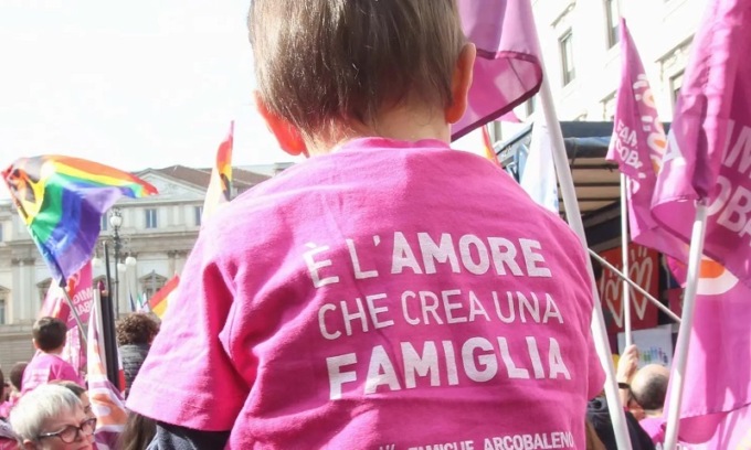 Dietrofront della Procura di Padova sui figli delle mamme gay: “Decida la Corte Costituzionale”
