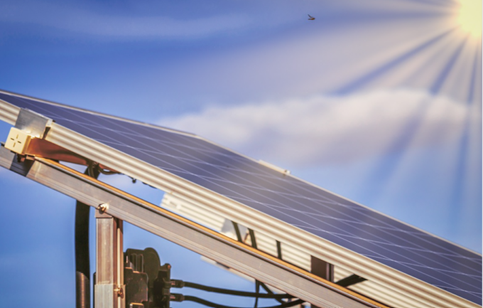Fotovoltaico da balcone, non serve l’ok del condominio. Come funziona e conviene davvero?