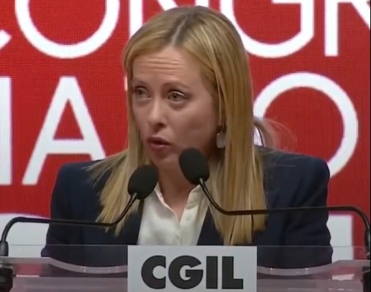 Meloni al Congresso Cgil tira dritto sul salario minimo. E sui contestatori: “Non sapevo che la Ferragni fosse un metalmeccanico”