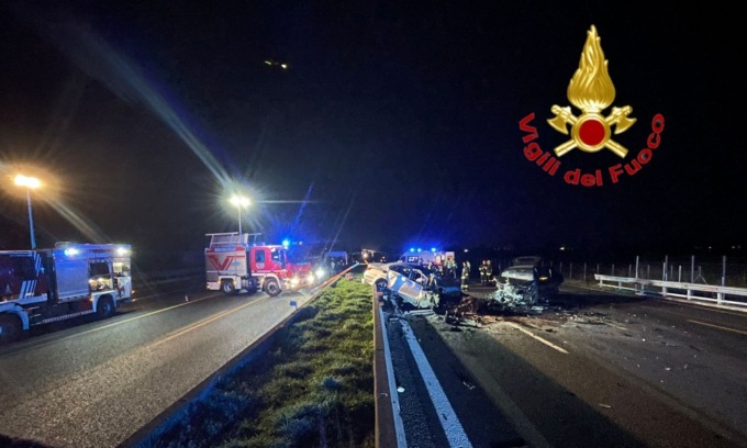 Ambulanza e automedica si scontrano mentre vanno a soccorrere le vittime di un incidente