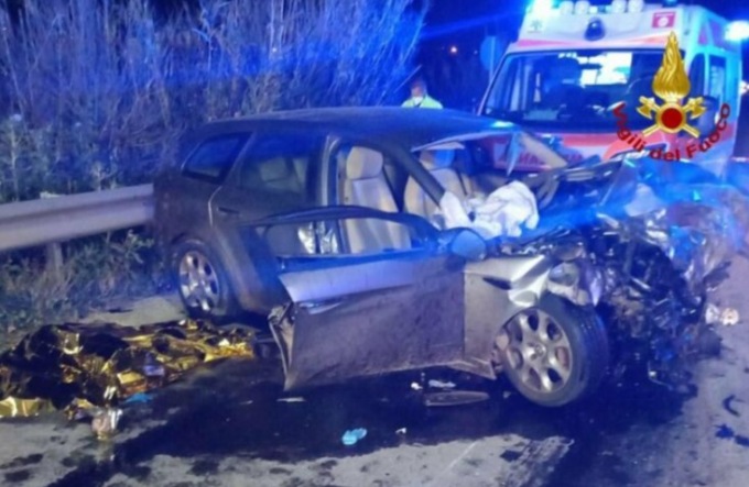 Frontale tra due auto nel Trapanese: 7 morti