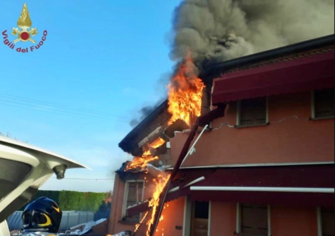 Esplode palazzina a Padova: morta una donna, salvi il marito e i due bambini