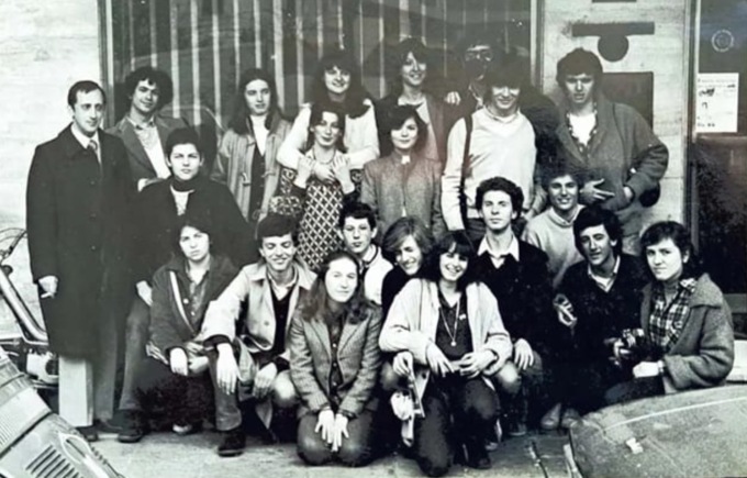 L’ex prof ricoverato e i suoi studenti che 40 anni dopo lasciano tutto per assisterlo