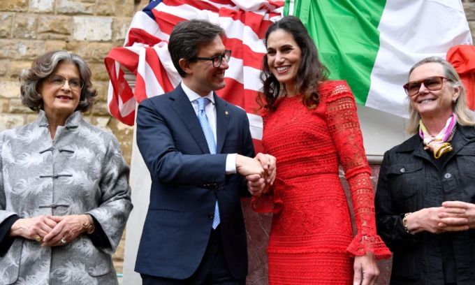 La preside licenziata per il David di Michelangelo “hot” premiata a Firenze