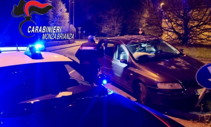 Vuole entrare in casa della ex sfondando il muro con un’auto-ariete