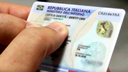 Carta d’identità addio: da quando non sarà più valida e cosa fare per cambiarla con la Cie (che sostitusce lo Spid a pagamento)