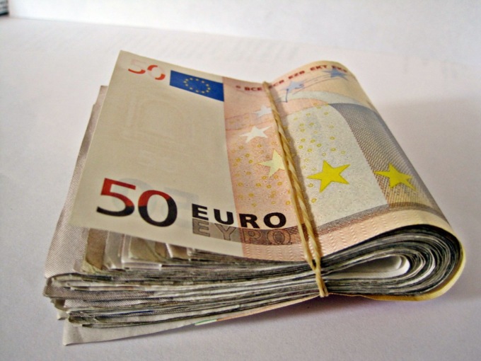 Quanti paletti: corsa a ostacoli per percepire il Bonus Sostegno al Reddito (Sar)