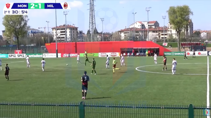 Segnano mentre il portiere avversario è a terra, poi li fanno pareggiare per fair play: il video