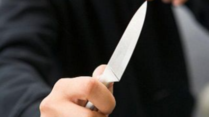 Giovane si spaventa al centro disabili e accoltella per sbaglio una psicologa