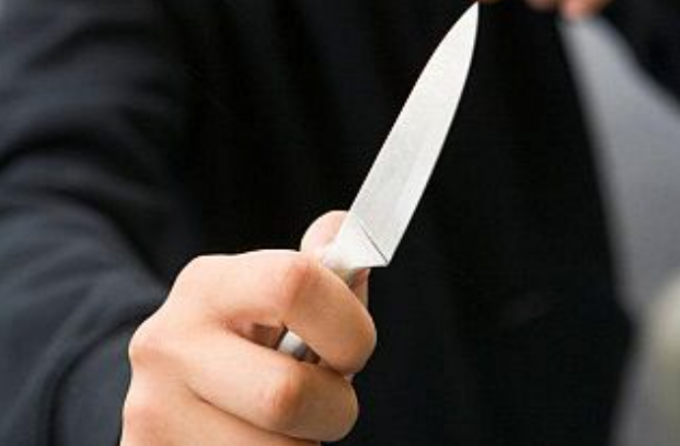 Asta del fantacalcio finisce in tragedia, 15enne accoltellato rischia l’amputazione di una gamba