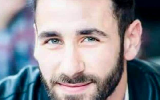 Si butta in mare per soccorrere due ragazzini anche se non sa nuotare: loro si salvano, lui annega