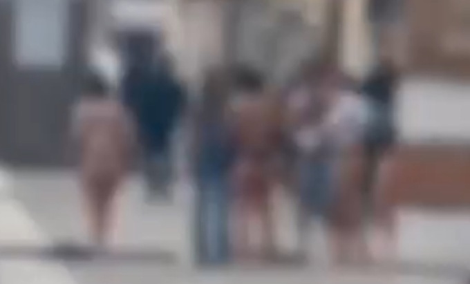 Venezia vittima del “supercafone”: ecco i “nudisti” del canale