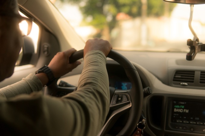Meno guidi, meno paghi: come funzionano le assicurazioni auto a consumo, a chi e quando convengono