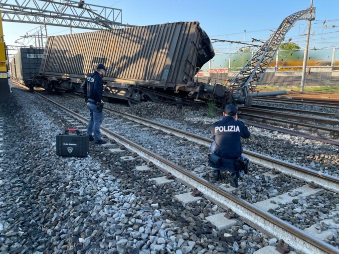 Deraglia treno merci a Firenze: decine di treni cancellati e ritardi di ore in tutta Italia