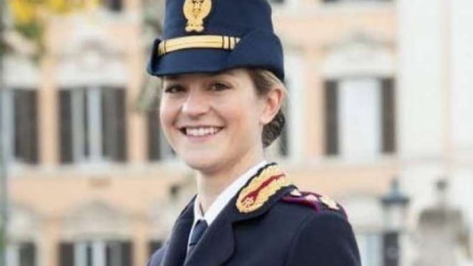 Karen esclusa dalla Polizia per un tattoo. Quali sono i tatuaggi ammessi nelle Forze armate e nei concorsi pubblici
