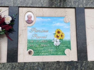 Sulla lapide ci sono i girasoli, sindaco e Tar la fanno rimuovere perché è “indecorosa”
