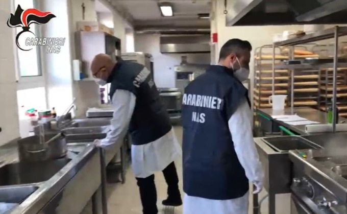 Cucine da incubo negli ospedali: escrementi e blatte. I Nas ne chiudono sette