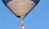Mongolfiera prende fuoco in volo: due morti e una ragazza ferita. Il video shock