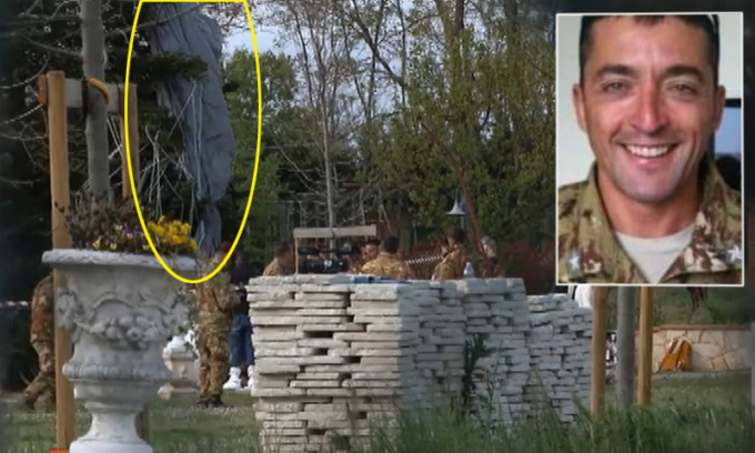 Paracadutista della Folgore precipita nel giardino di una villa