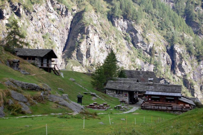 Al Rifugio pastore, ai piedi del Monte Rosa