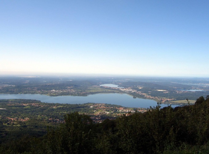 In bicicletta attorno al Lago di Varese in compagnia di tutta la famiglia