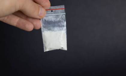 Acquista cocaina, ma la qualità non lo soddisfa e chiede il diritto di recesso: finisce malissimo