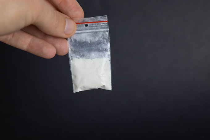 Acquista cocaina, ma la qualità non lo soddisfa e chiede il diritto di recesso: finisce malissimo