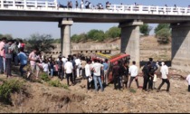 Autobus precipita da un ponte anche in India: 15 morti e 20 feriti