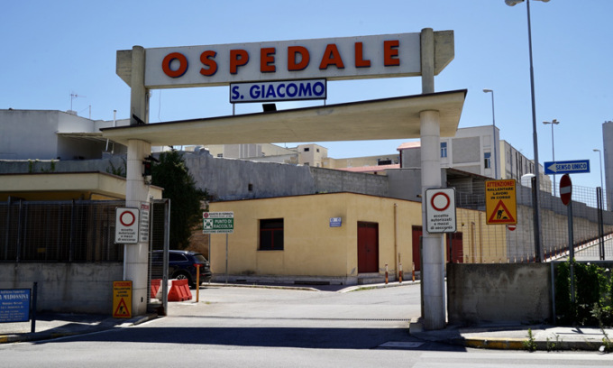 Investita davanti all’ospedale: l’ambulanza però arriva da un’altra città e lei muore