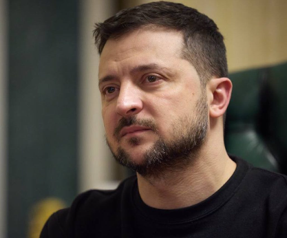 Multa di 450 euro a una pensionata russa solo perché ha detto che Zelensky è bello