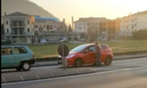 Il virale show dell'automobilista bergamasco che blocca il traffico per "regolare" i conti