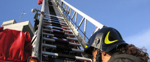 Due 13enni salgono sul tetto del palazzo per amoreggiare… arrivano i Vigili del Fuoco