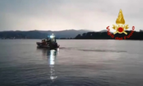 Festa sul lago Maggiore finisce in tragedia: barca si ribalta nella tempesta, quattro morti