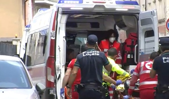 vigevano clarissa spadaro bambina morta sbalzata fuori dal finestrino incidente auto