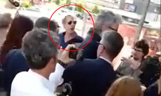 L’ex premier Giuseppe Conte aggredito con uno schiaffo da un No vax in Toscana
