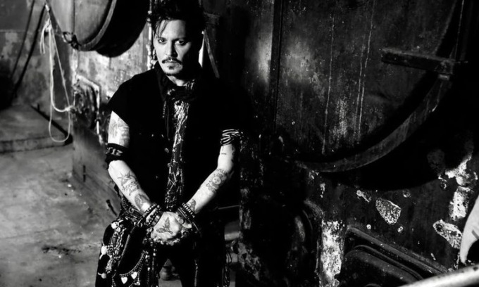 Johnny Depp è in Italia: suonerà con la sua band in Veneto (e c’è anche Alice Cooper)