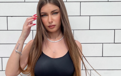 Elisa Esposito, da prof di corsivo a Onlyfans: "Se guadagnate 1300 euro