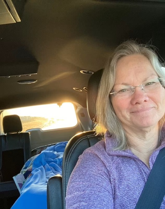 Mamma lega il figlio all’auto e lo trascina in autostrada per punizione
