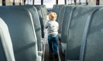Mamma scende dall'autobus e dimentica a bordo... il figlio di 5 anni