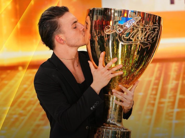 Amici 2023, vince (e per fortuna) il ballerino Mattia Zenzola: cantanti non pervenuti