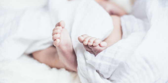Non ha colpe la mamma che ha soffocato il suo bimbo mentre dormivano in ospedale