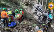 Si ribalta col camion e finisce in un dirupo: morto sul colpo in Friuli